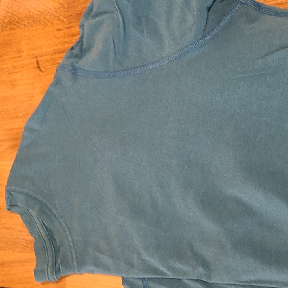 Like new mens Lululemon training shirt sz. Xl